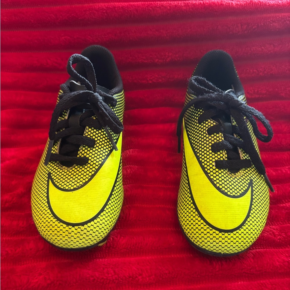 Nike Kids Black and Yellow Soccer cleats